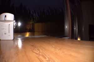 温泉里的兔女郎  背景图片