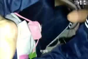 尾行强爆  放学跟踪中学生，到楼道突发歹意强制猥亵  背景图片