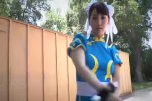 cosplay 黑丝长腿春丽被黑人大屌从后面插入 霸王硬上弓  背景图片