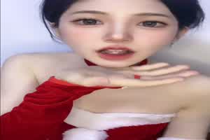 甜美少女送来圣诞礼物 满满胶原蛋白  背景图片