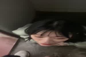 在公司角落与女同事秘密口交止痒  背景图片