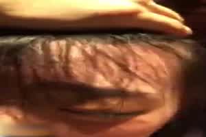 门事件 真实捡尸 酒吧发现醉酒女 拉进厕所内操 边被操边吐狂喊救命  背景图片