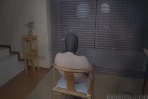 女警桥本香菜控精不能反被犯人压制后入啦！小骚货还不得乖乖做爱  背景图片