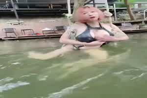 muatmyb-小船上户外露出  背景图片