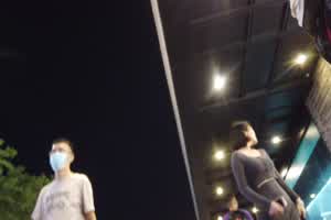 气质美女齐逼短裙蜂腰翘臀丁字裤  背景图片