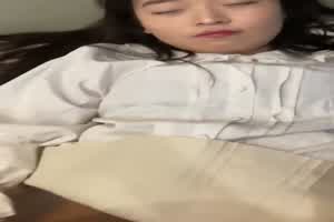 喝醉的姐姐下面真紧  背景图片