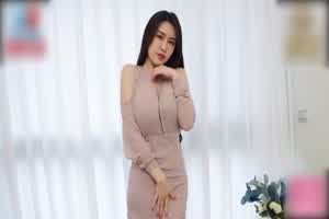 蜜桃 为了钱让哥哥上自己女朋友 不甘愿的委屈呻吟  背景图片