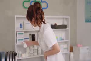 梦幻女神『辛尤里』女医生治疗大喷发  背景图片