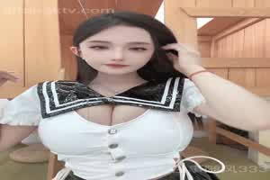 虎牙 爆乳正妹穿着学院风制服好性感 前凸后翘 口水狂流  背景图片