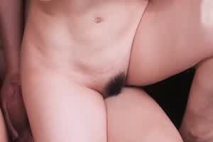 梦想实现系列，双女神美乳温泉  背景图片