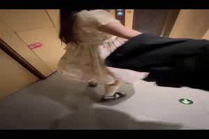 洛丽塔小萝莉，被强行按倒胯下吃鸡吧操逼  背景图片