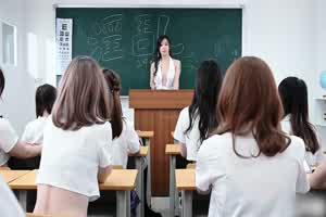 淫乱学院大量颜射13连发  背景图片