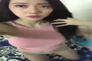 车模小倩自慰  背景图片