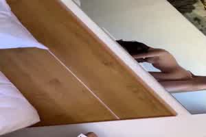 小骚逼女秘书大中午就喊我来泄火  背景图片