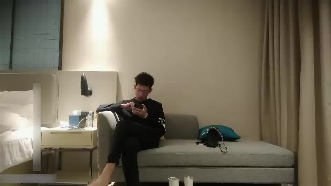  长相甜美妹子，穿上吊带情趣装道理口交骑乘后入猛操 的剧照9