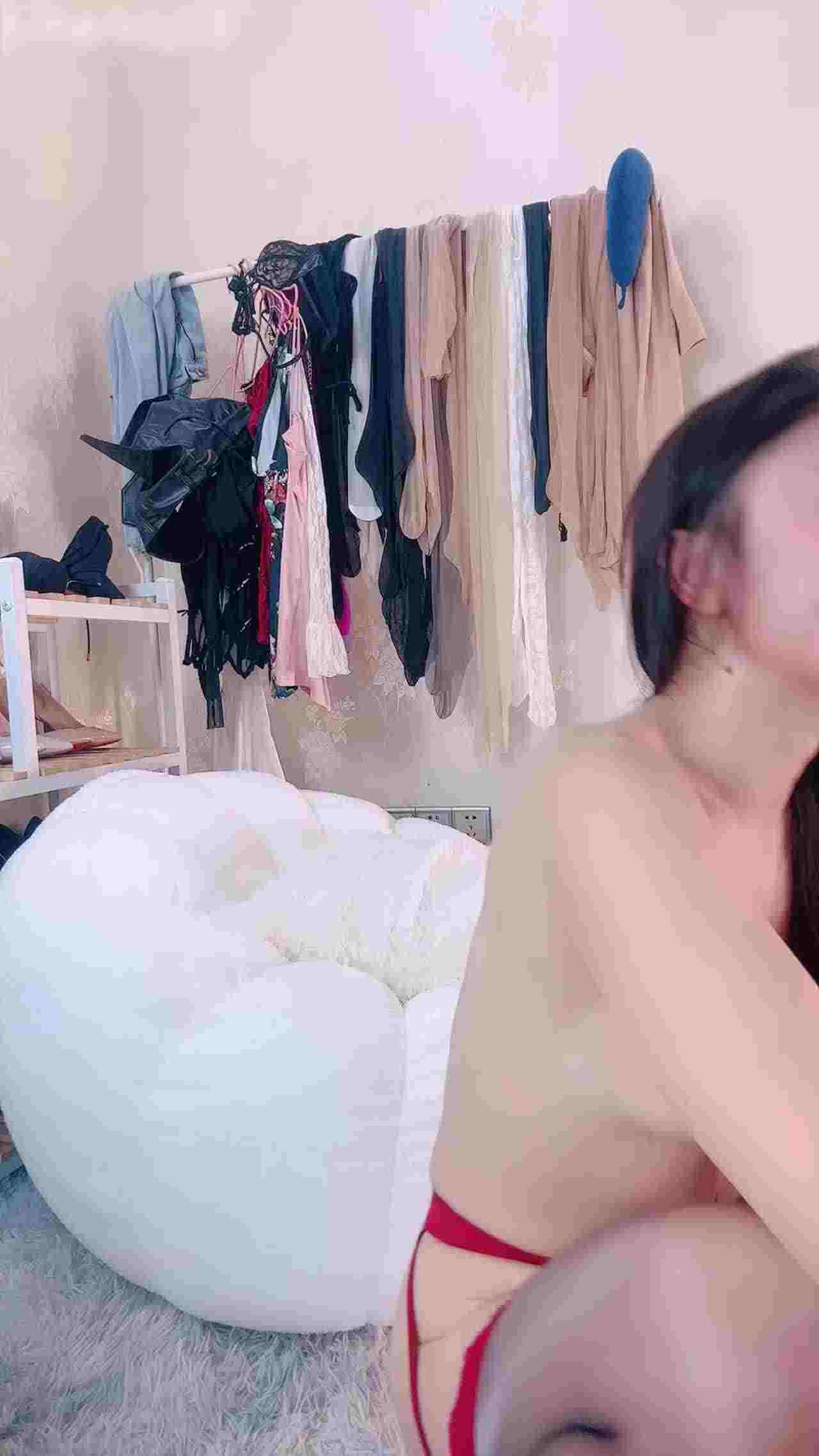  极品主播 包养长腿妹妹 大叔抖内约炮 的剧照8