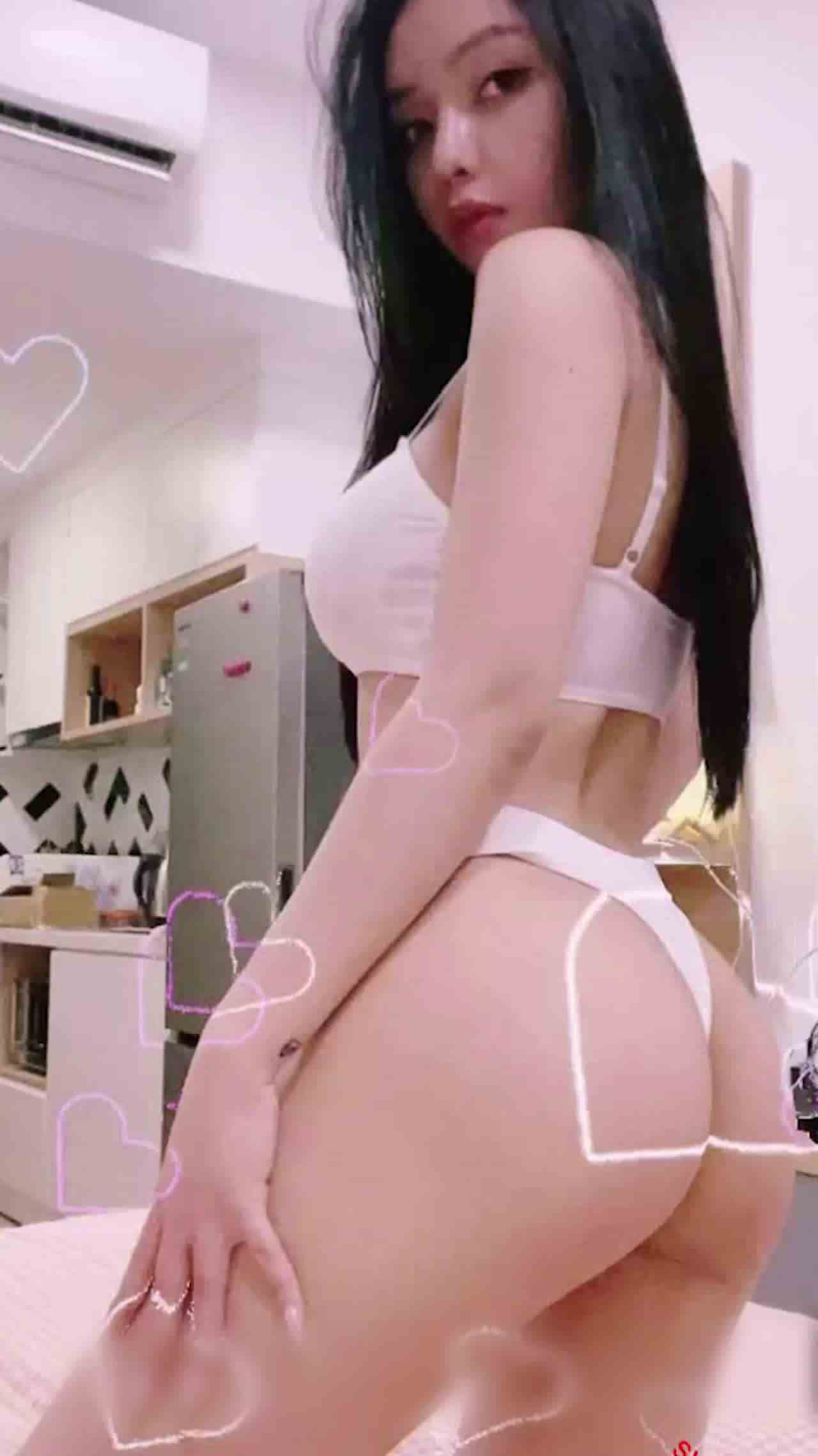  肥臀尤物kimberleylexis 浴室自摸 的剧照10