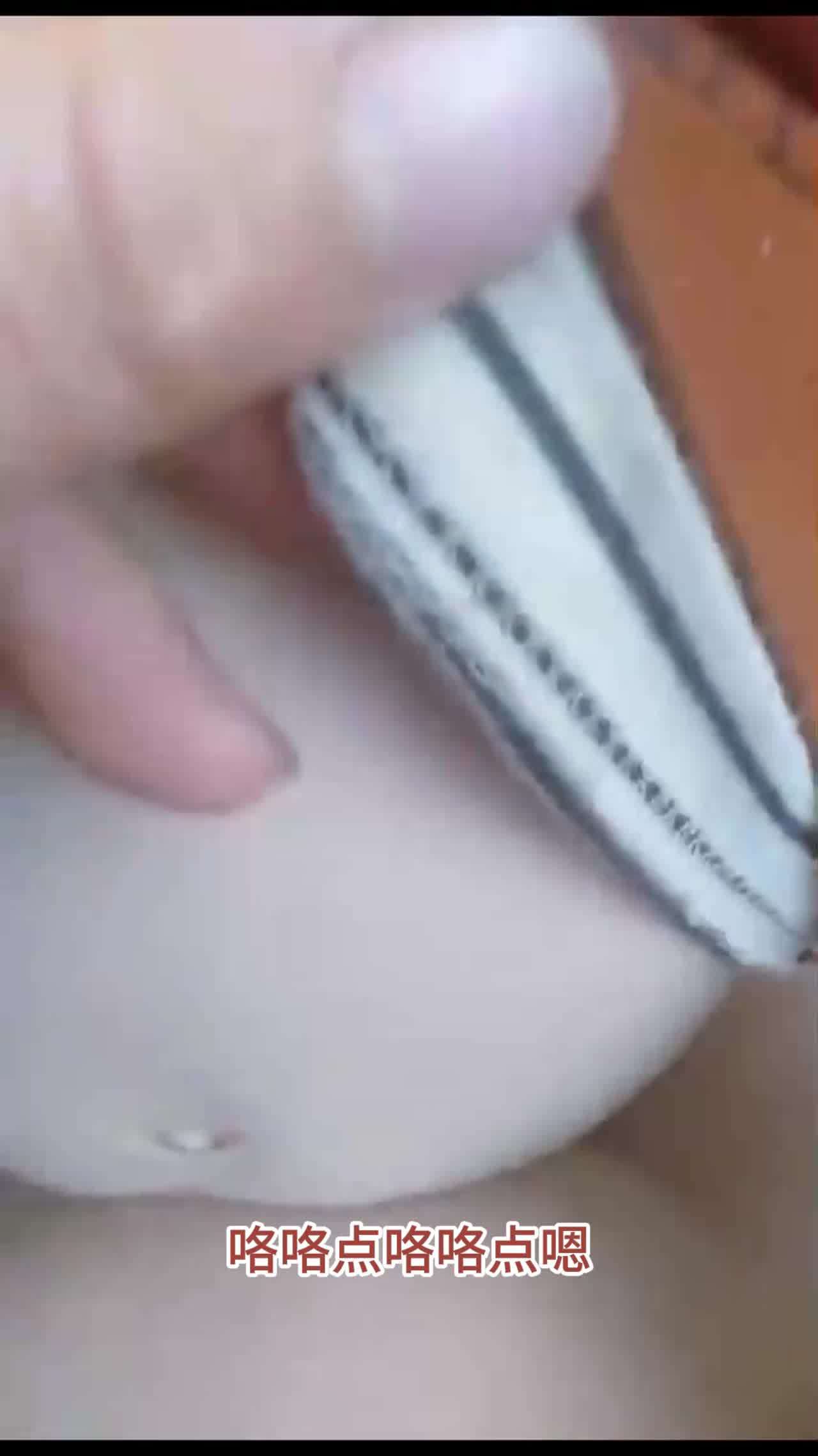  【精品小马】小孩哥喊着奥利给的口号猛猛操母亲！多部性启蒙真实乱伦视频！ 的剧照5