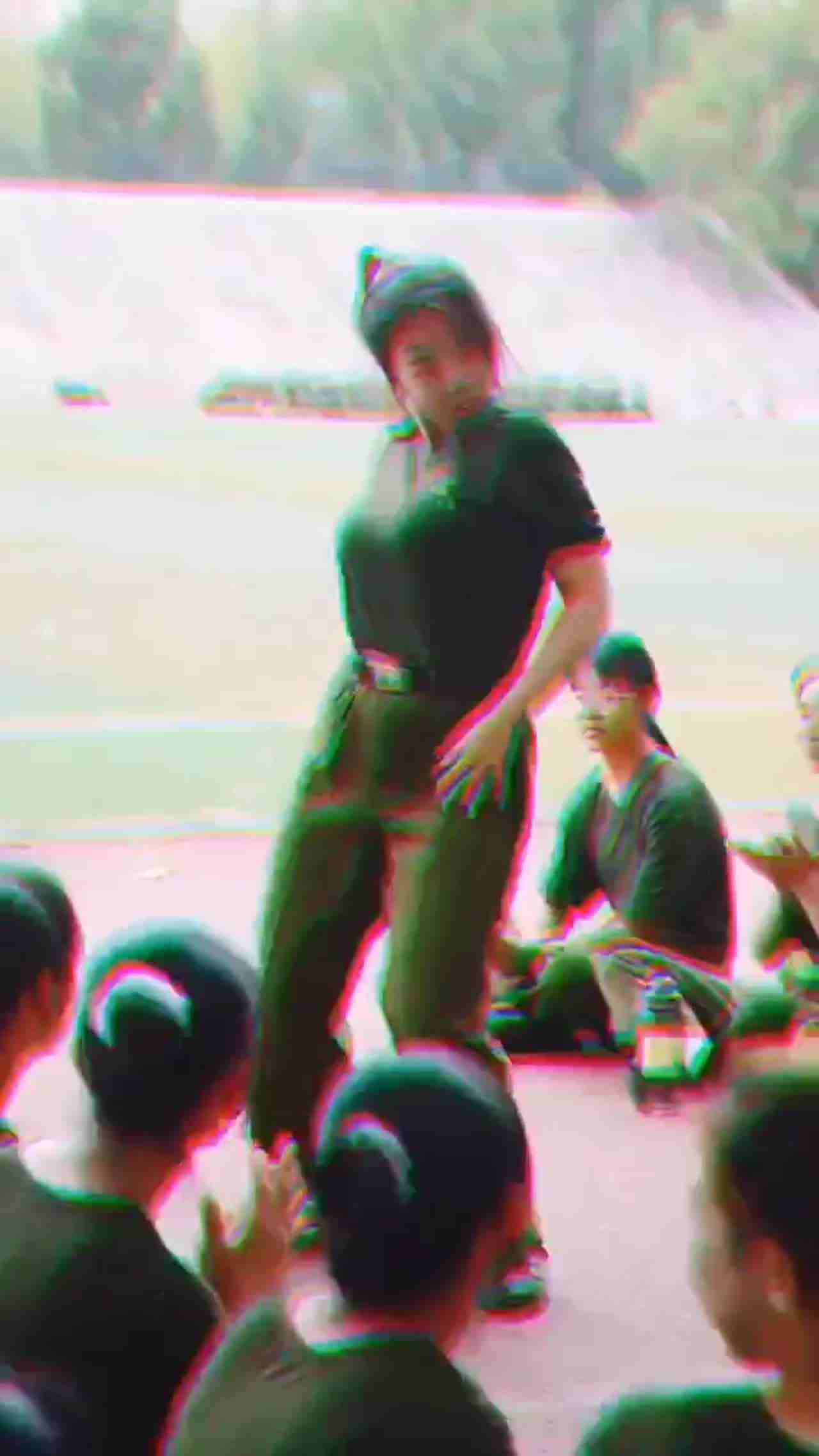  开学季车军训大瓜，湖北帅气教官与班花 的剧照9