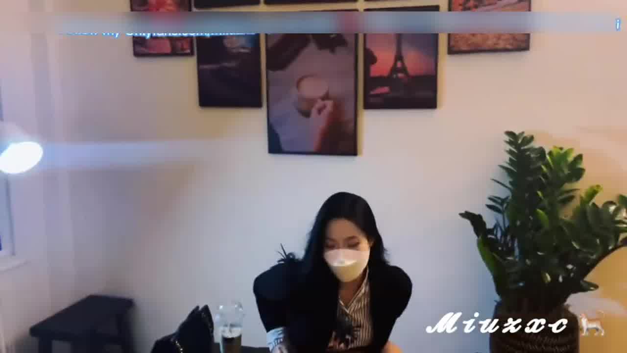  偶遇下班回家的ol勾引带去酒店开房 的剧照1