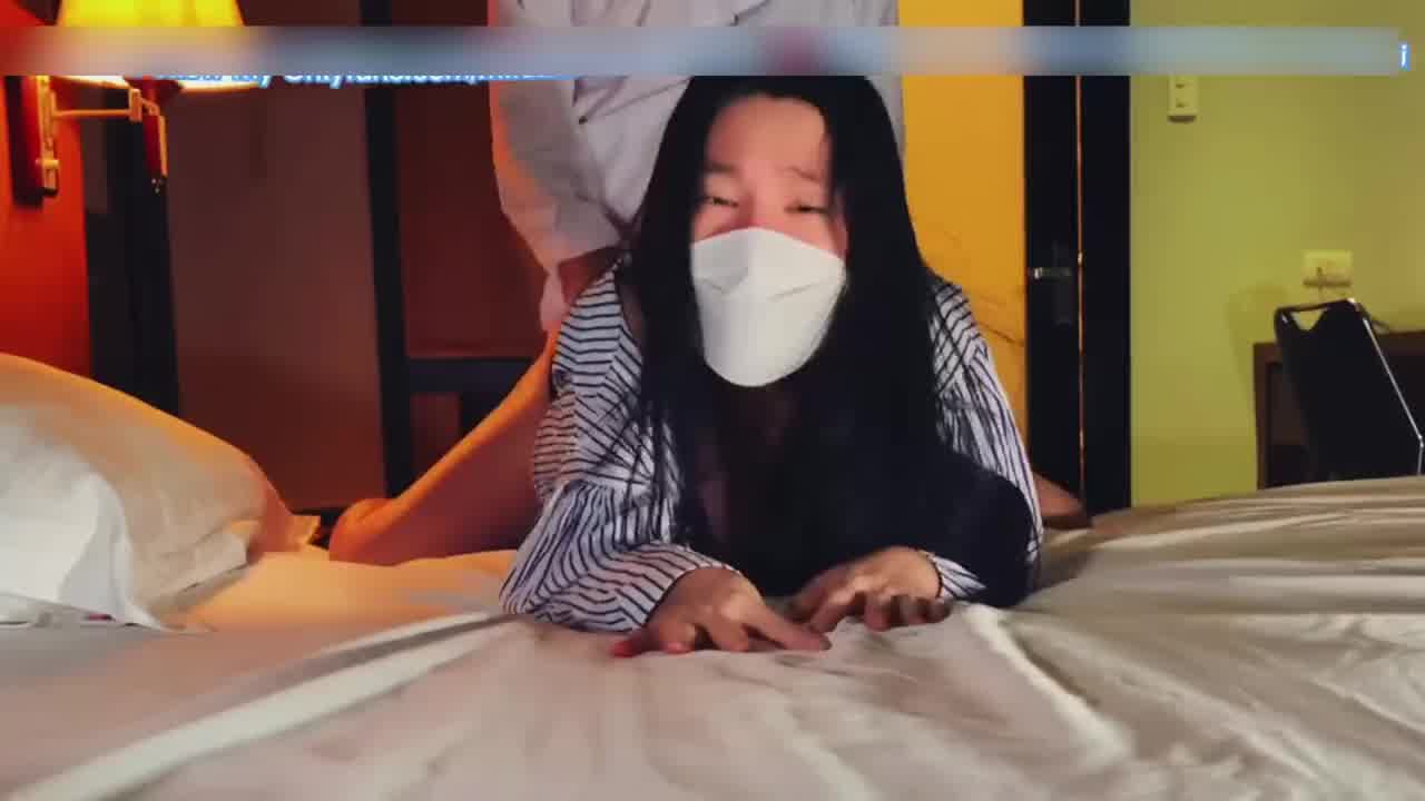  偶遇下班回家的ol勾引带去酒店开房 的剧照2