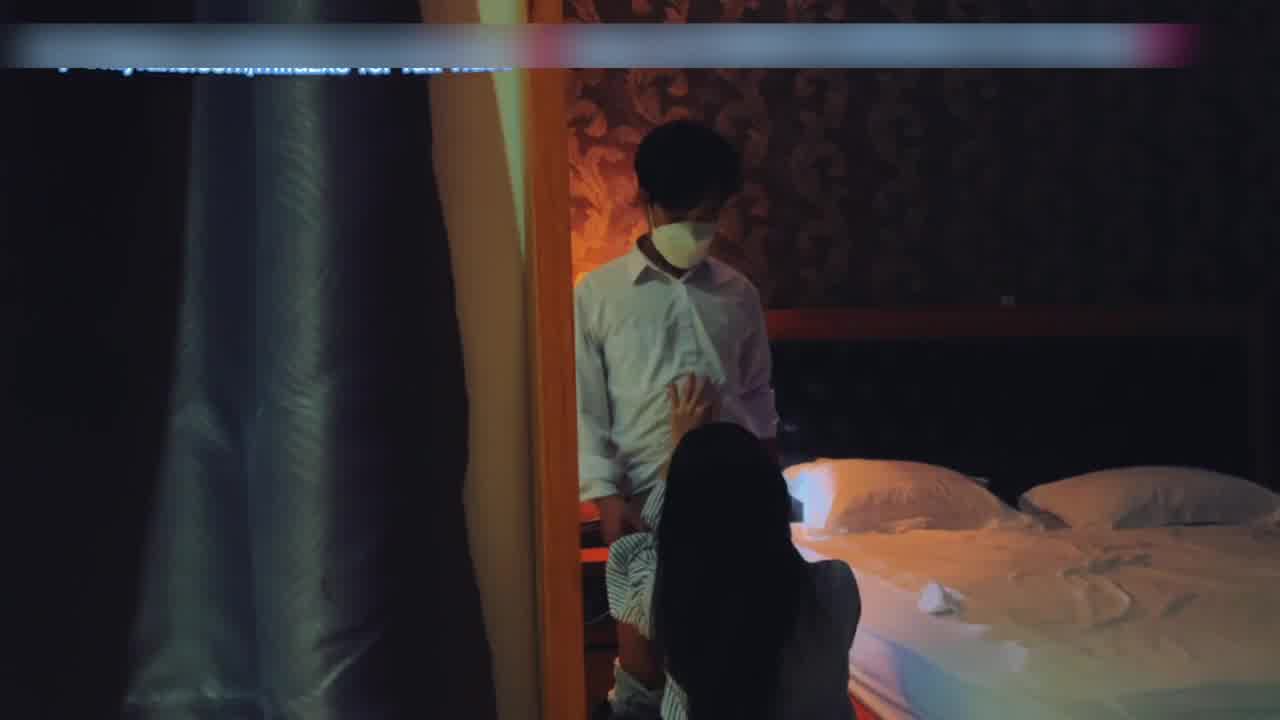  偶遇下班回家的ol勾引带去酒店开房 的剧照9