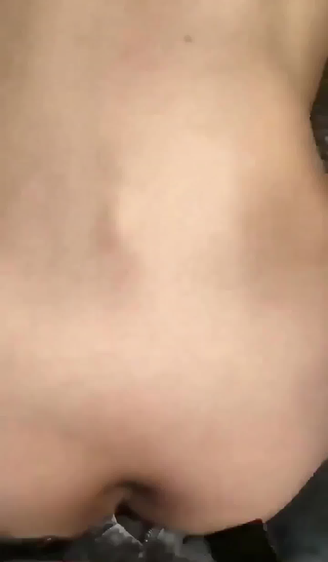  和人妻在户外野战 的剧照1