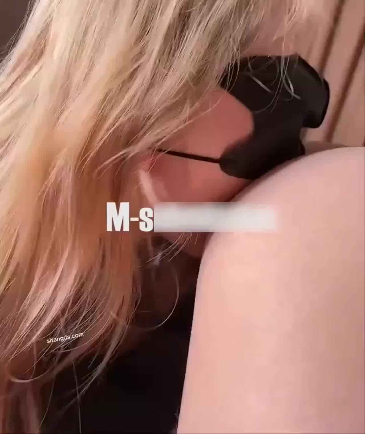  【真实搭讪路人做爱，拍视频发给主人】戴套射了直接把套里精液吞了，推特最真实的博主，搭讪勾引过无数路人 的剧照6