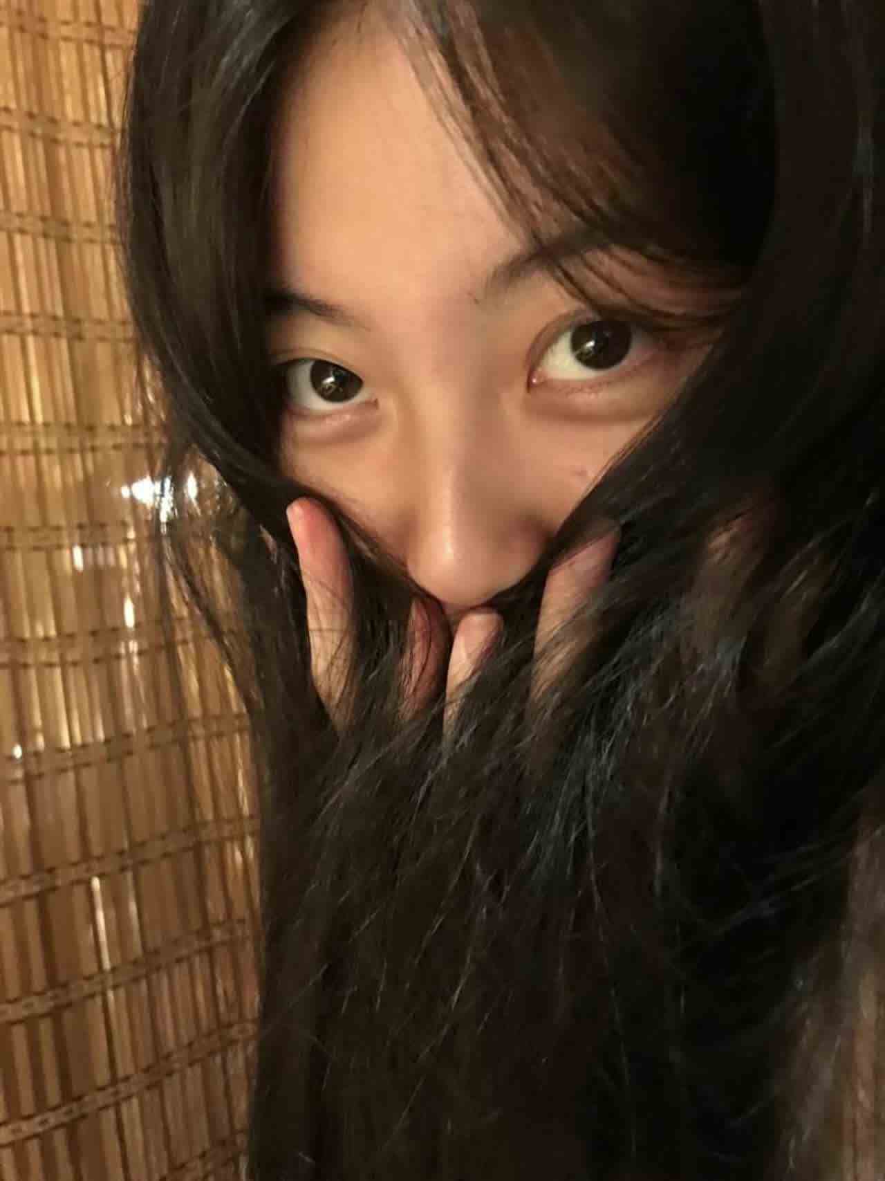  大眼小萌妹给男友戴绿帽 3P同校男生 的剧照8