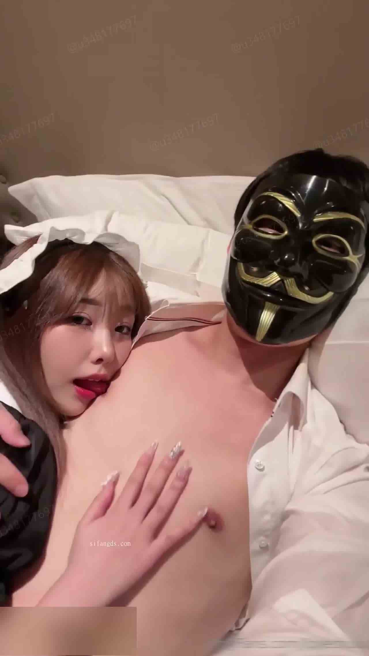  lovechuu 츄츄 超甜美可爱女仆让我操到累透下不了床 的剧照4