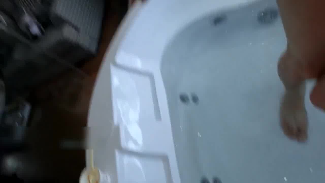  China- 云南某大学英语系系花x妮与男友『洗浴门』流出无套后入站炮 的剧照5