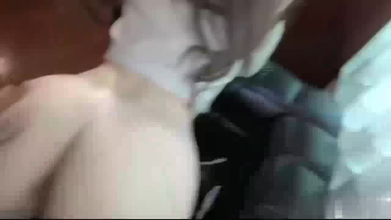  新手女模表情生涩 被摄影师现场调教出最淫贱表情 再继续拍 的剧照9