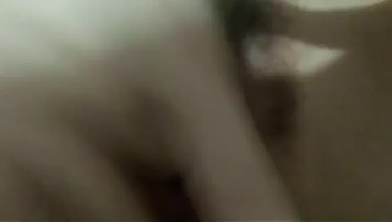  痒的难受，自己扣一下，下面都拉丝了 的剧照3