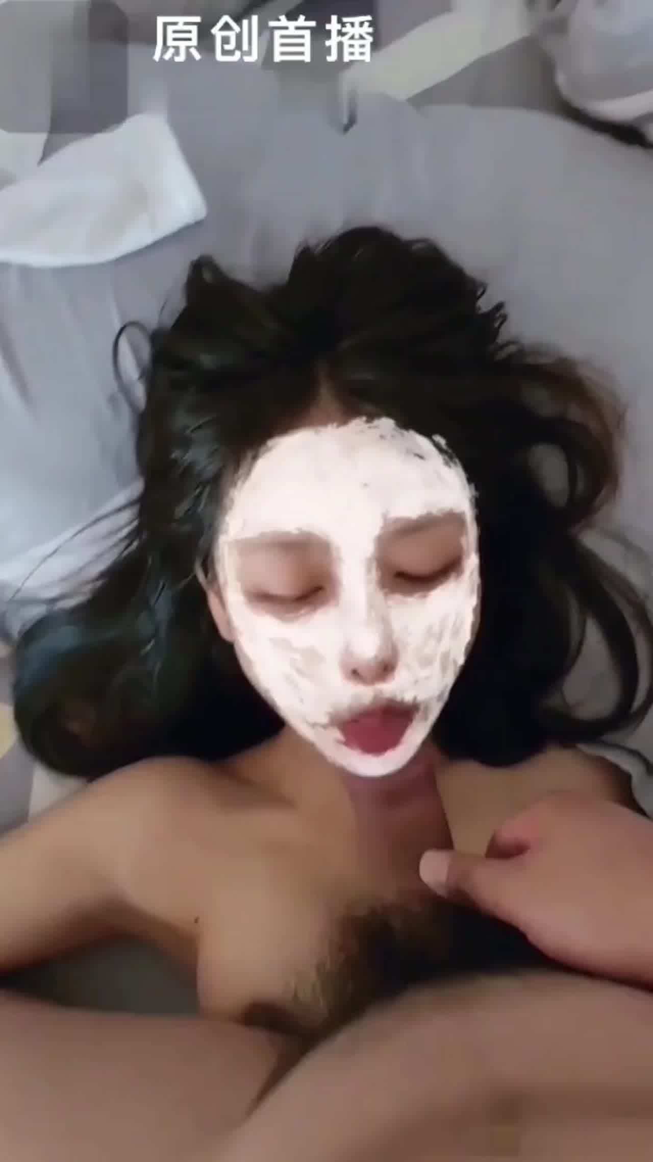  面膜仙女吃精口交娃 的剧照2