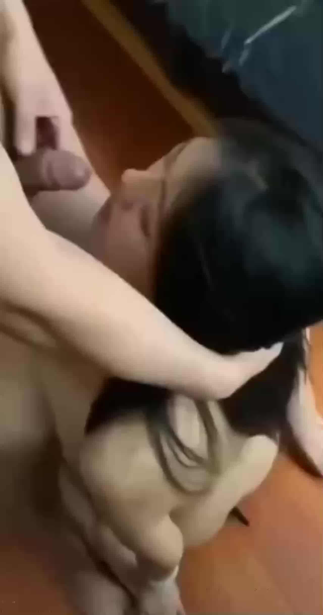  烟台南山学院_刘璐_在校无偿约炮，上下两个嘴含住大屌疯狂榨精口精液！ 的剧照2