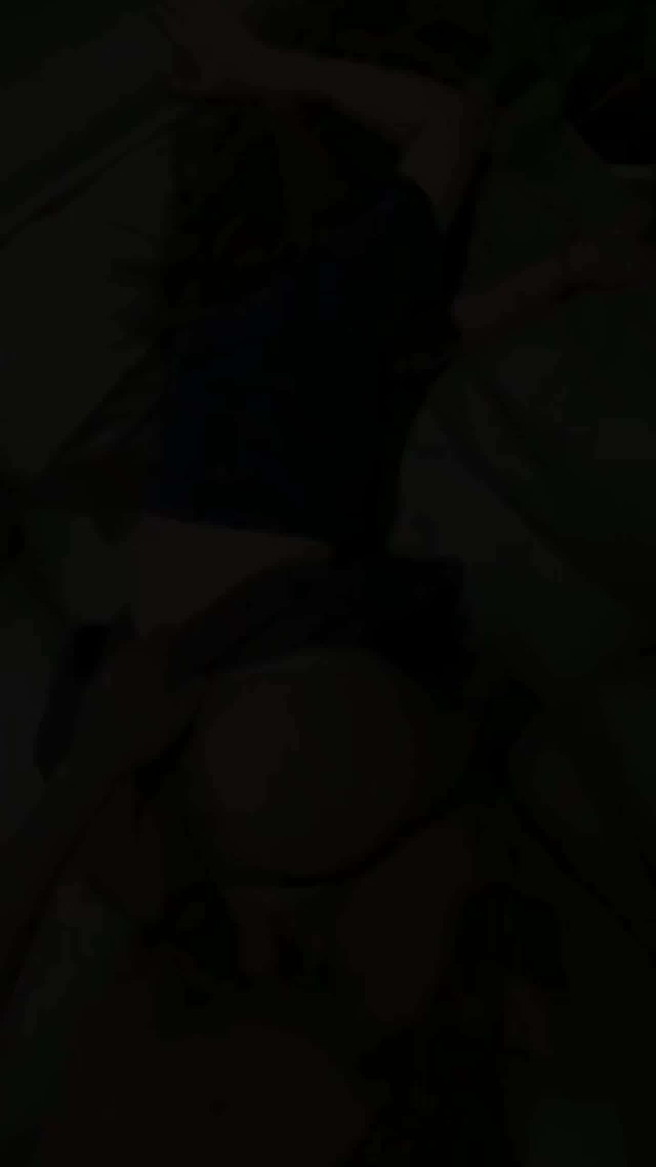  在同学家沙发上强操骚妈 的剧照5