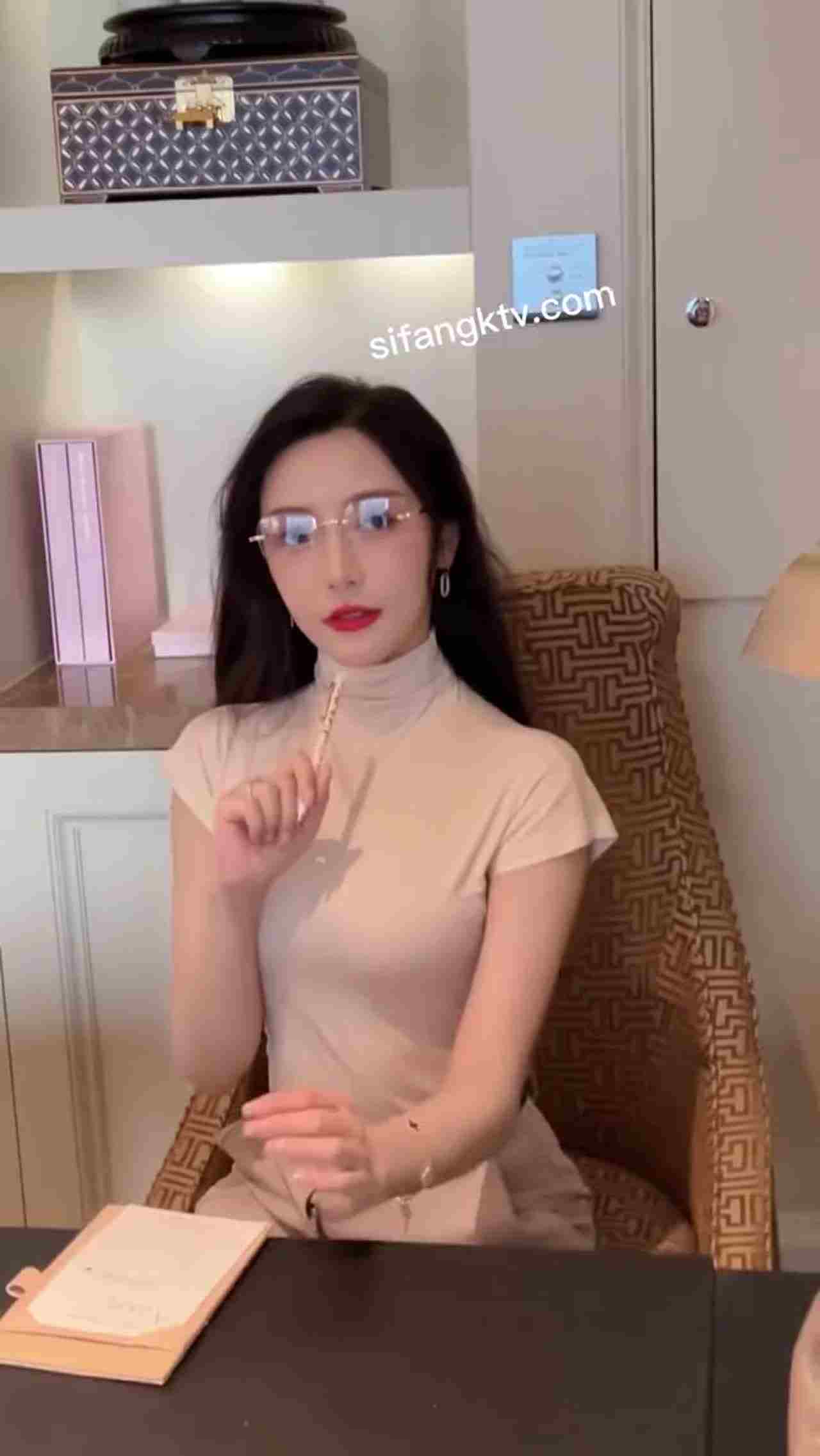  王馨瑶 性感长腿女模特性感写真拍摄现场 的剧照2
