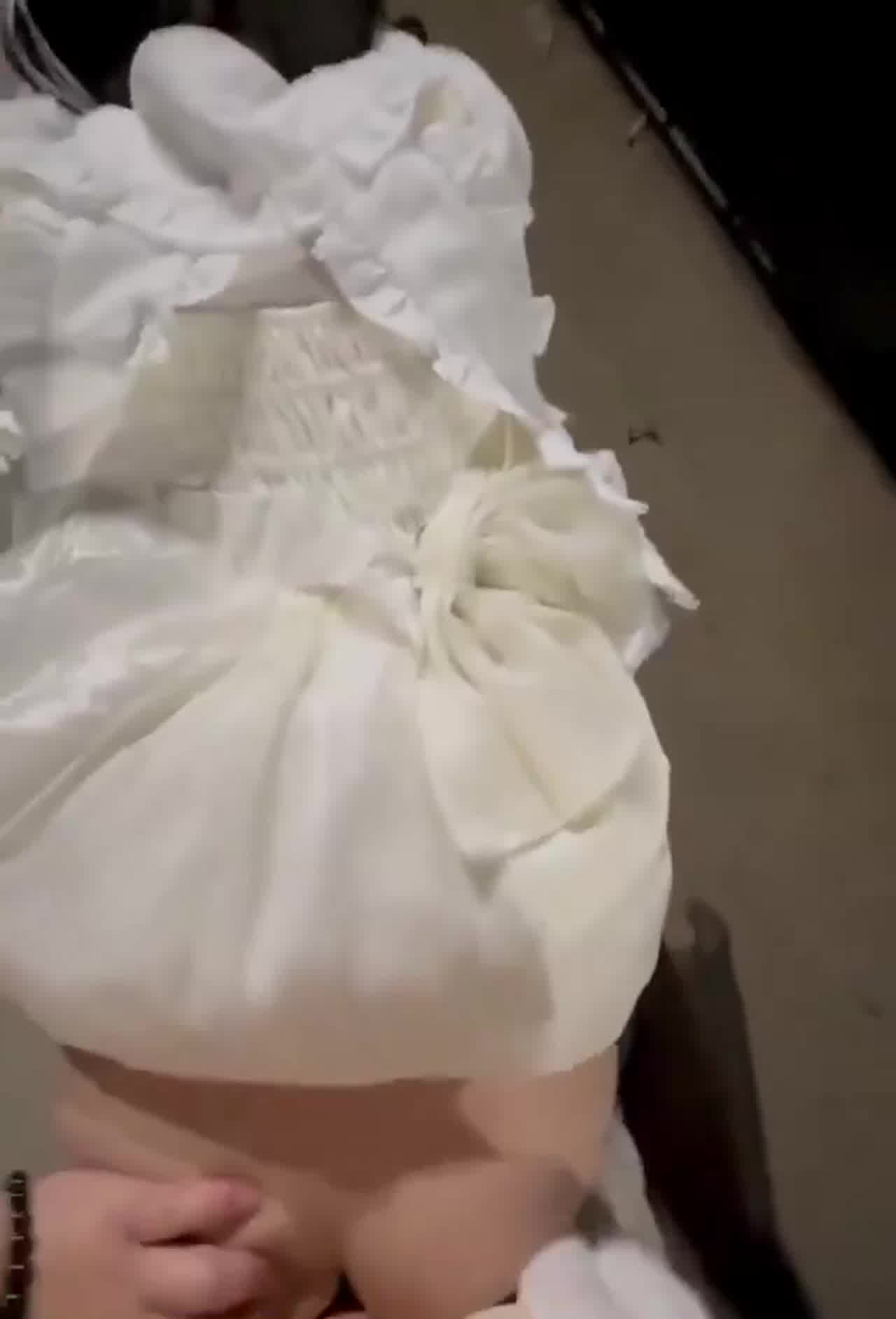  陪大叔在广场做爱 的剧照4