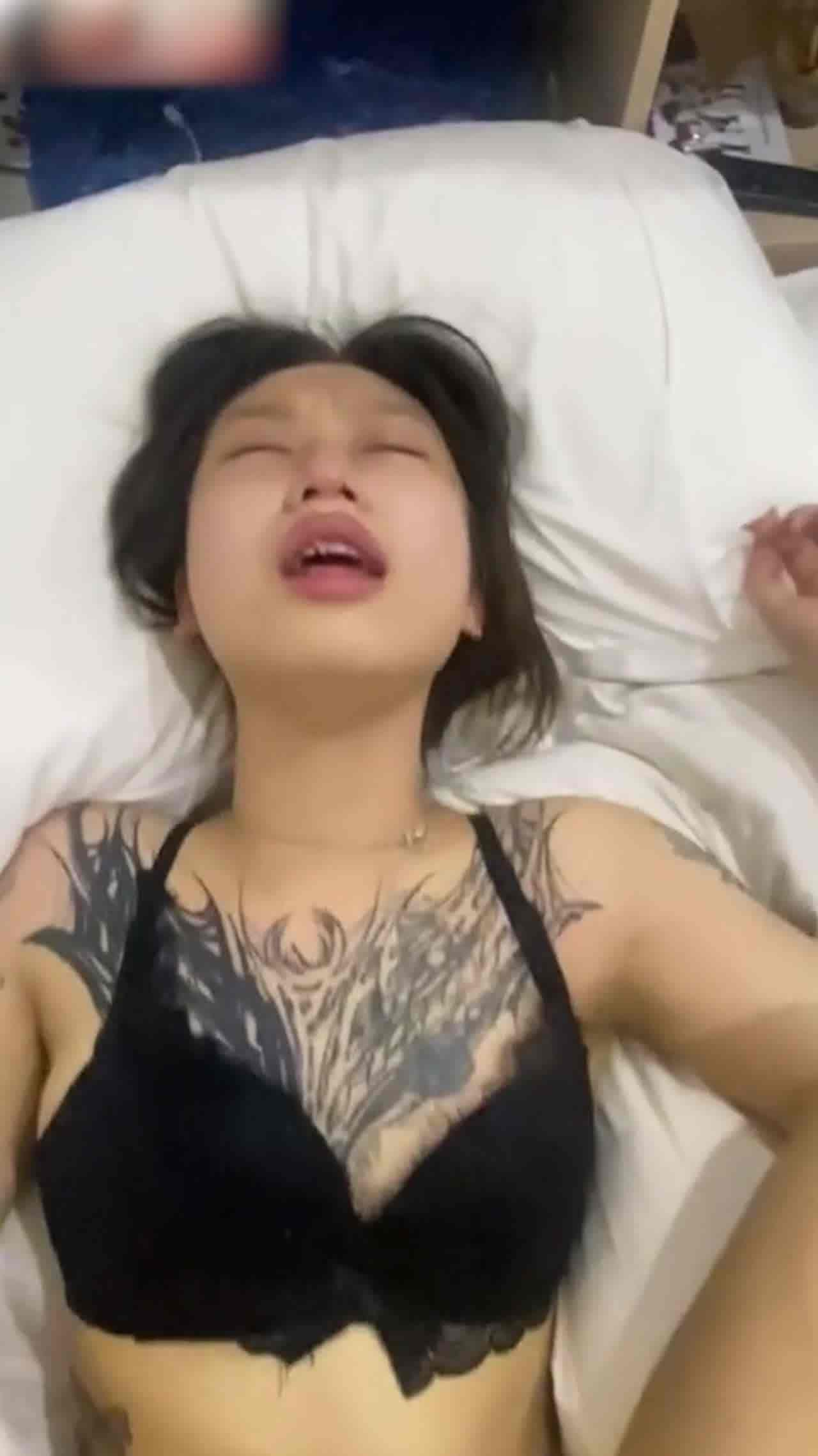  INS小网美 圣诞节黑皮去(原来这么会玩) 的剧照5