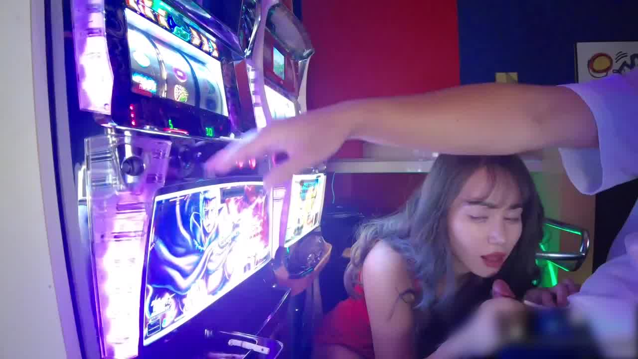  Naomi 打小钢珠时女友想爱爱 的剧照7