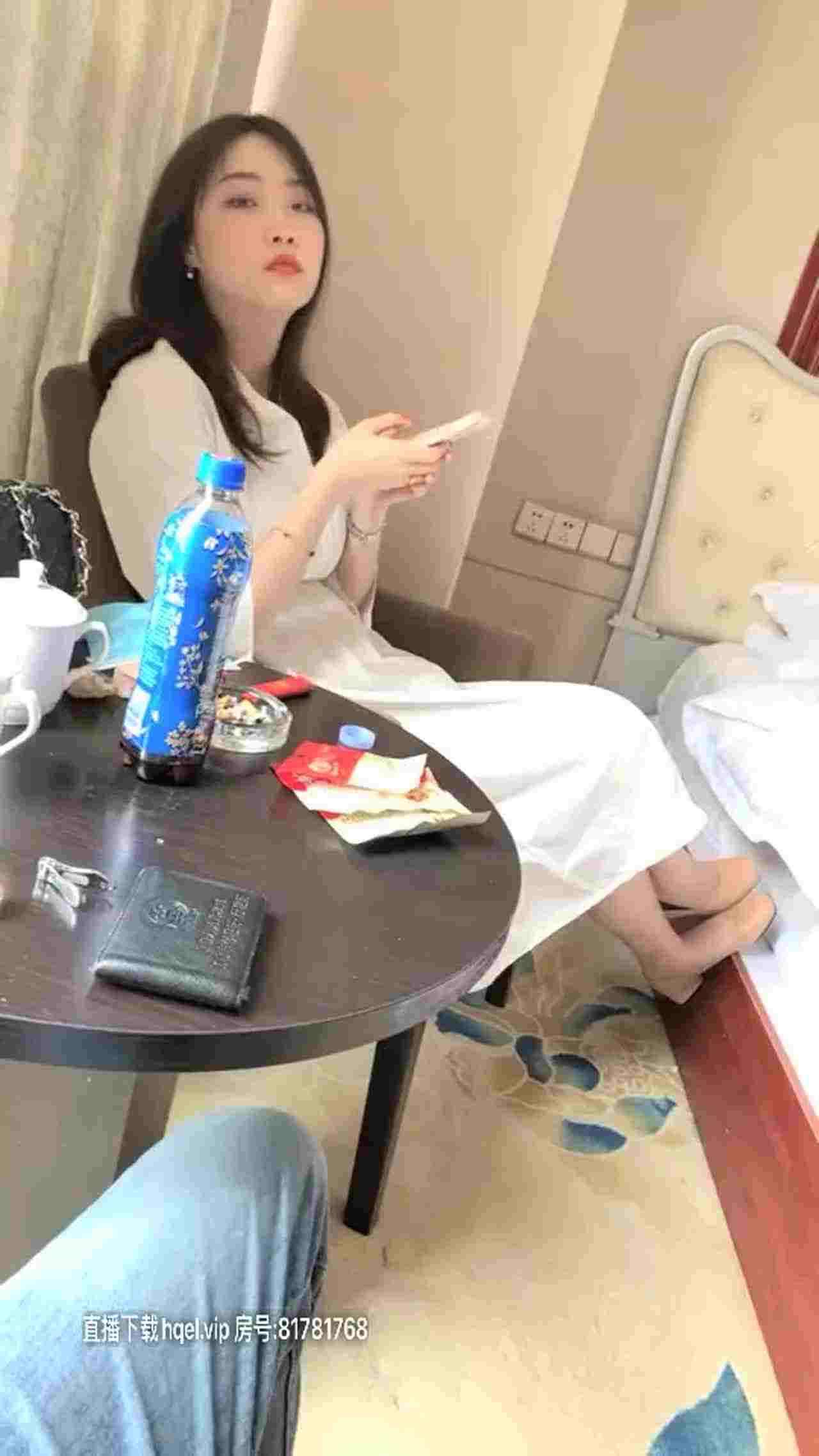  火辣身材甜美D罩杯妹子酒店3P轮流啪啪（一） 的剧照9