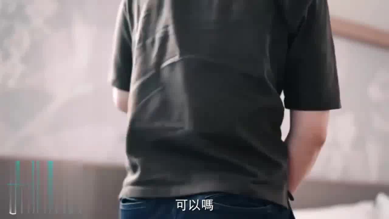  台湾swag 年轻漂亮性感家教老师穿着牛仔短裤吊带诱惑学生 的剧照2