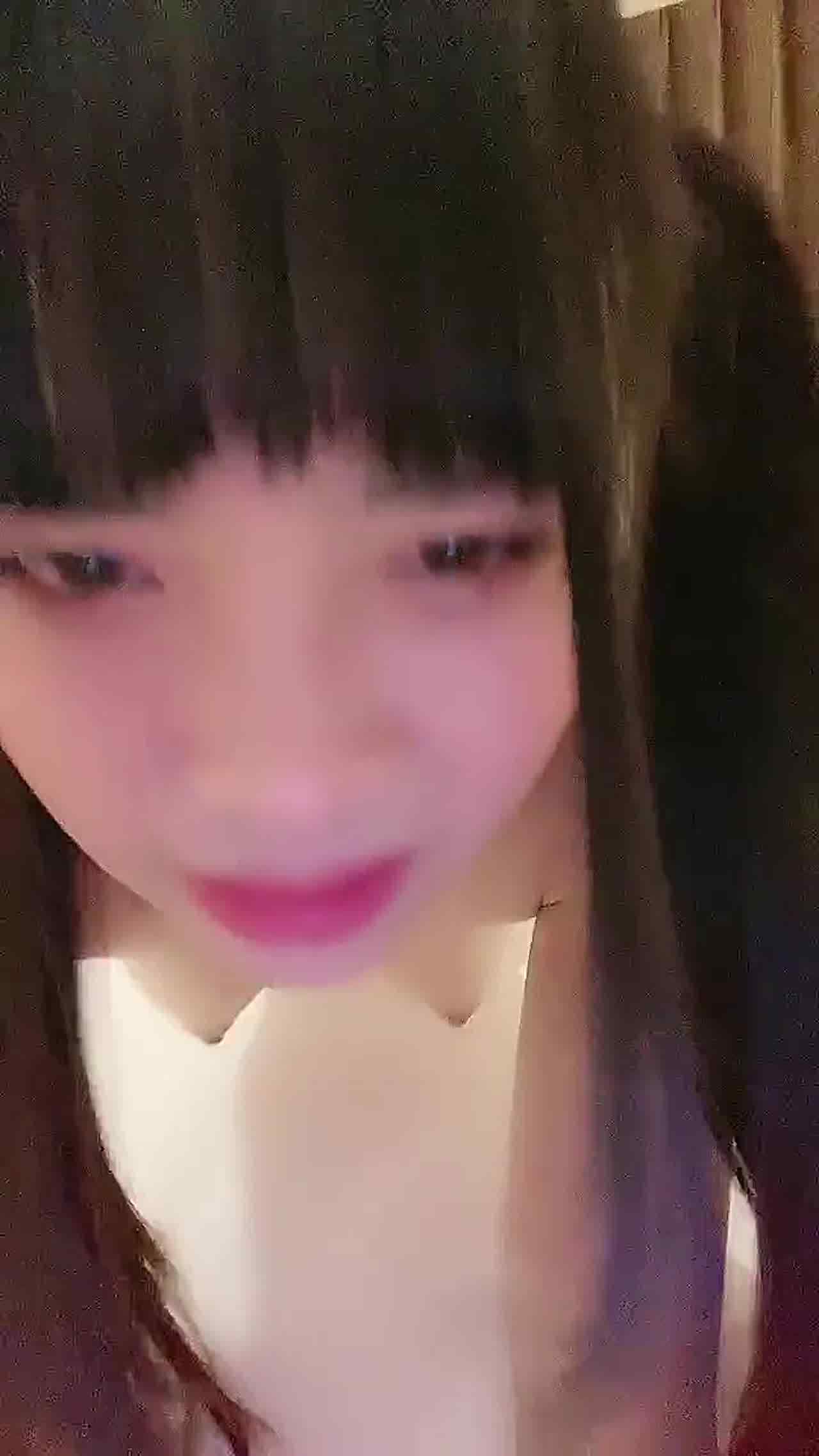  校花小萝莉绝对极品！首次和小男友操逼，拉着双马尾后入，连体网袜自慰无毛粉穴 完整版 的剧照3