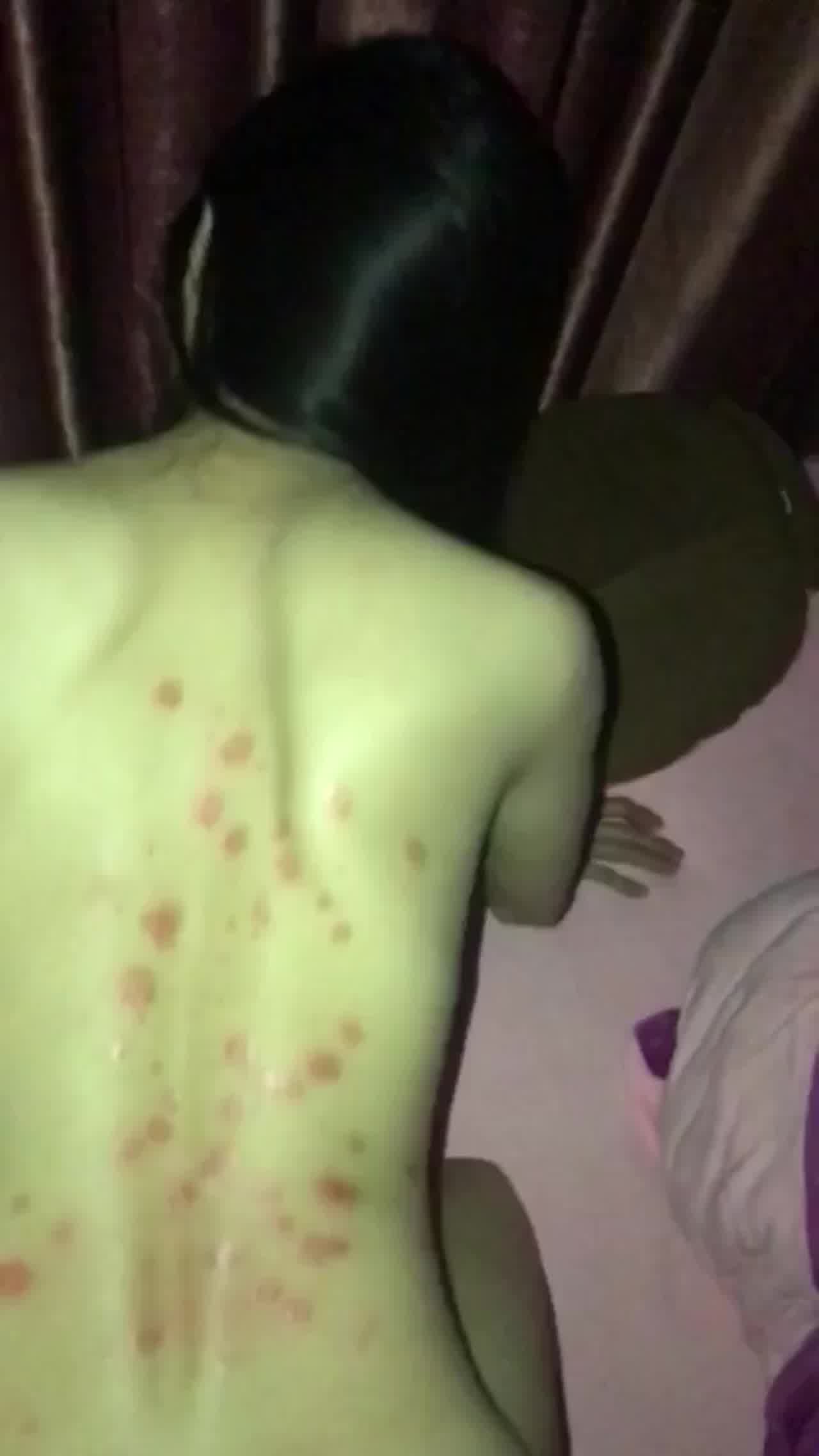  弟弟在隔壁玩电脑…不敢出声的滴蜡 的剧照3