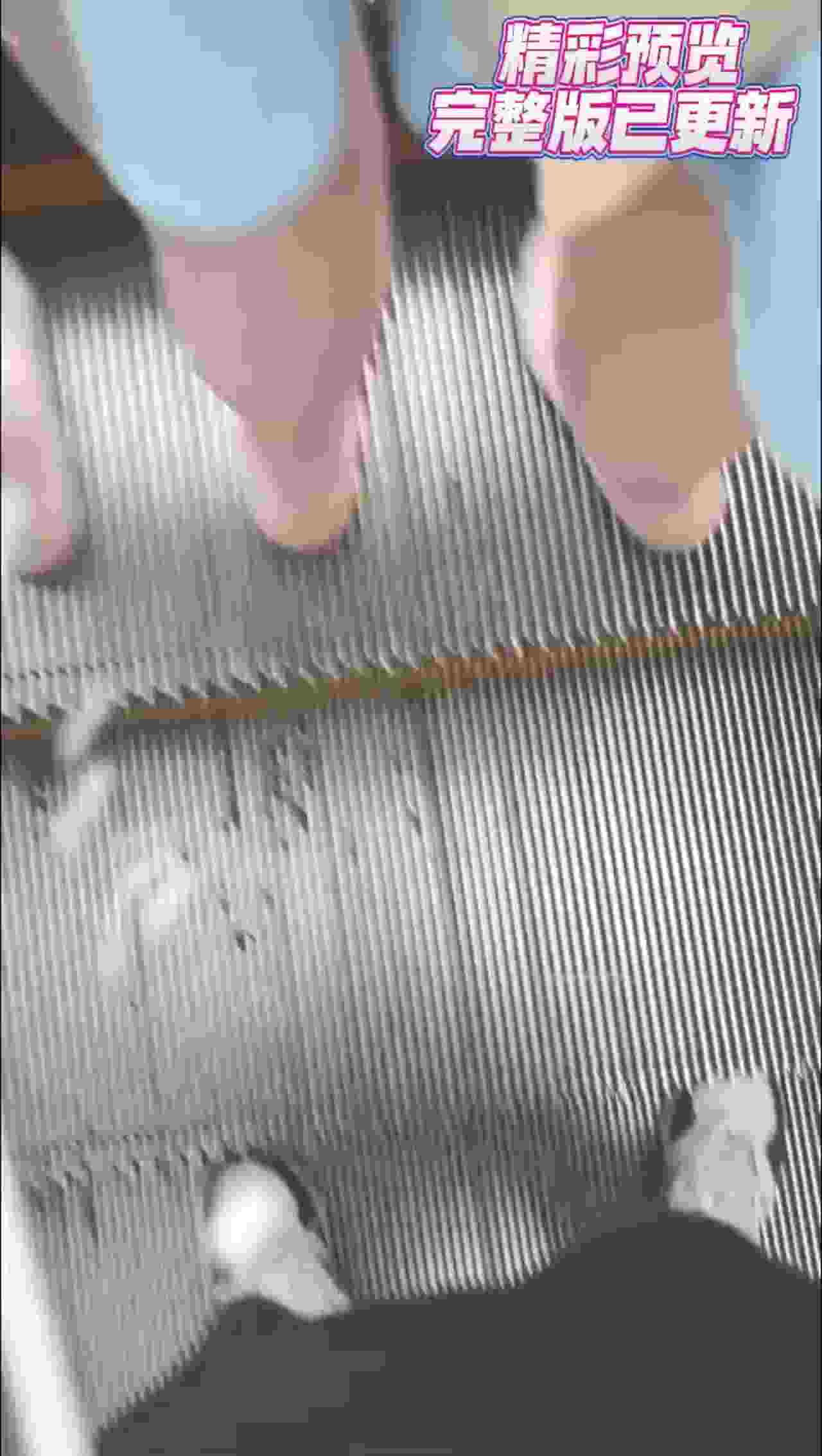  【重磅黑料】户外大神，公共场所，尾随美女，掏出鸡巴就对臀部喷射精液！翻车了哎呀变态，曹尼玛，傻B啊你 的剧照9