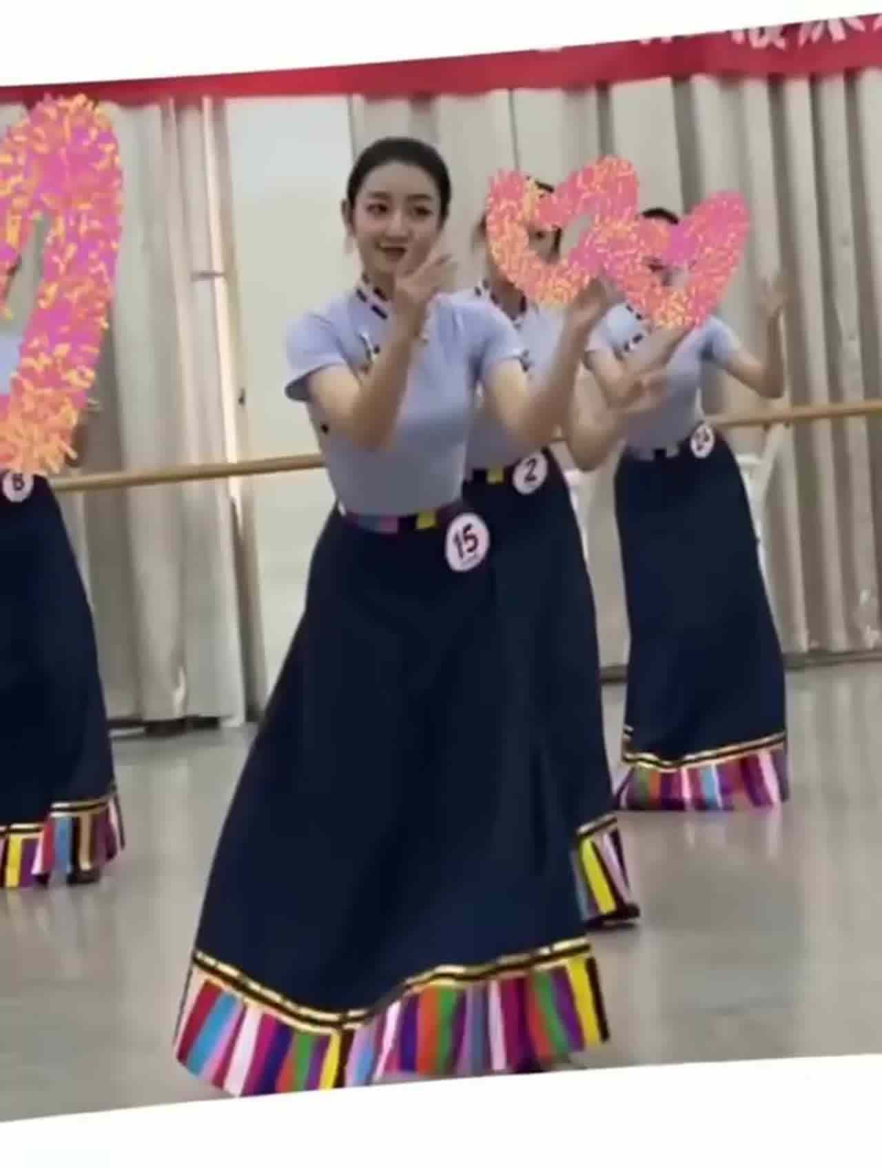  河北艺术大学舞蹈生，高冷气质型女神 的剧照1