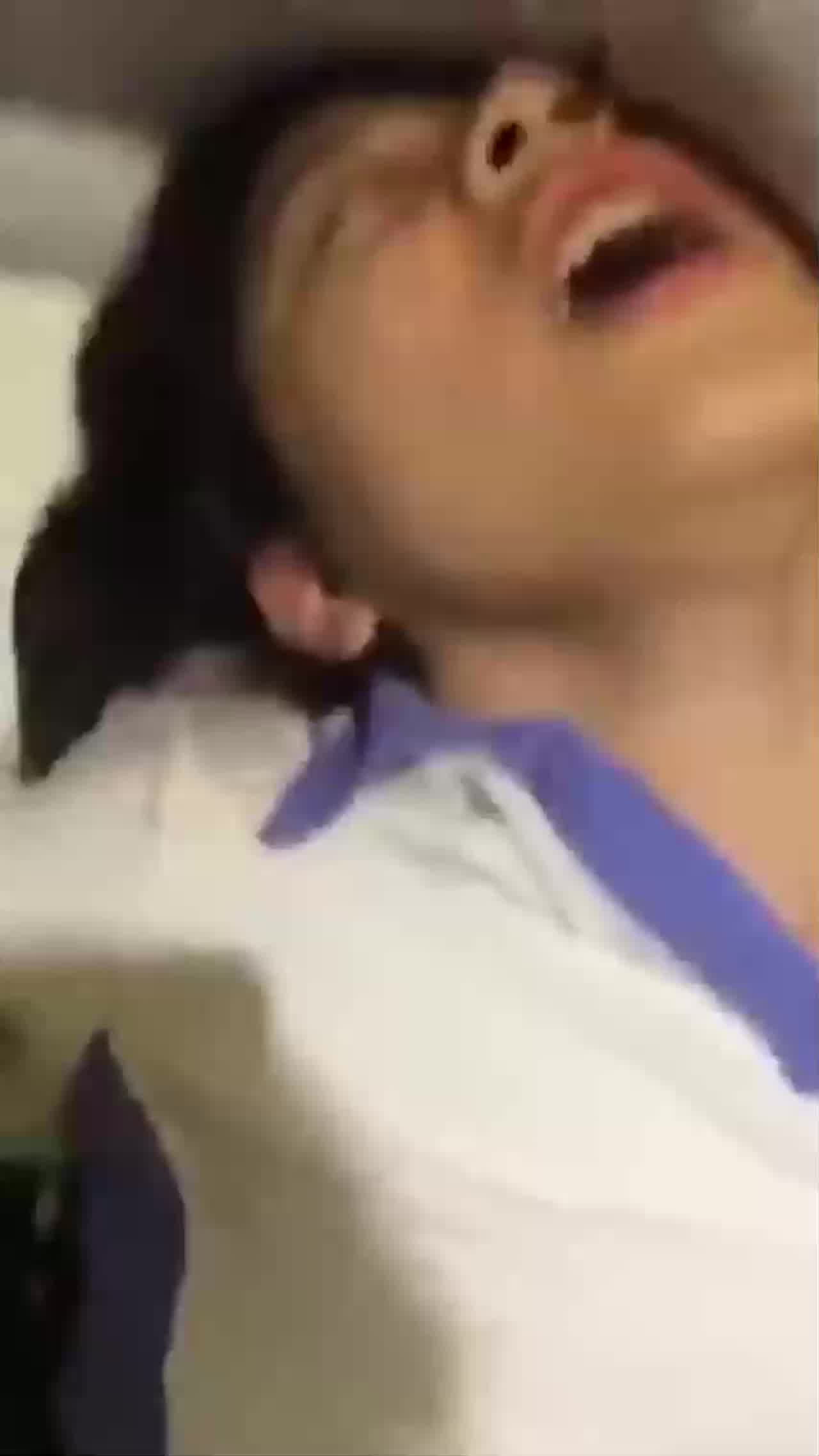  穿着校服的高中学生妹和我开房啪啪自拍_妹子一看就知道没啥性经验_最后还被颜射了 的剧照10