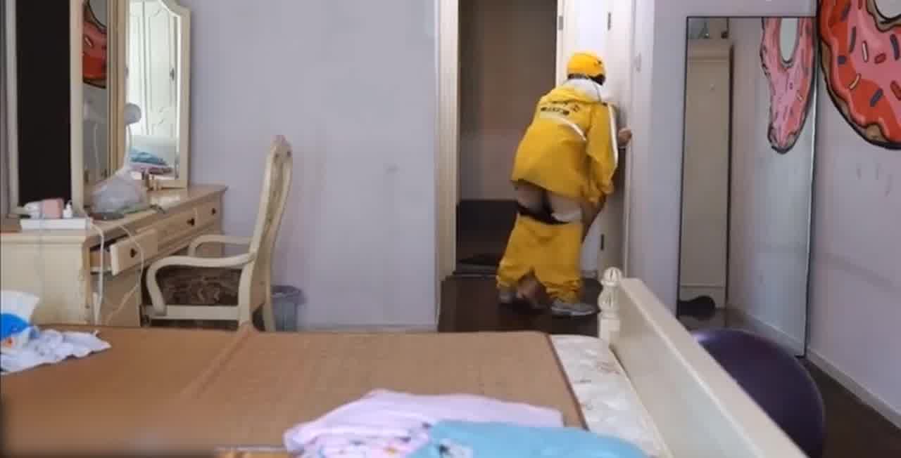  色诱Uber外送员叫餐不吃吃肉棒 的剧照8