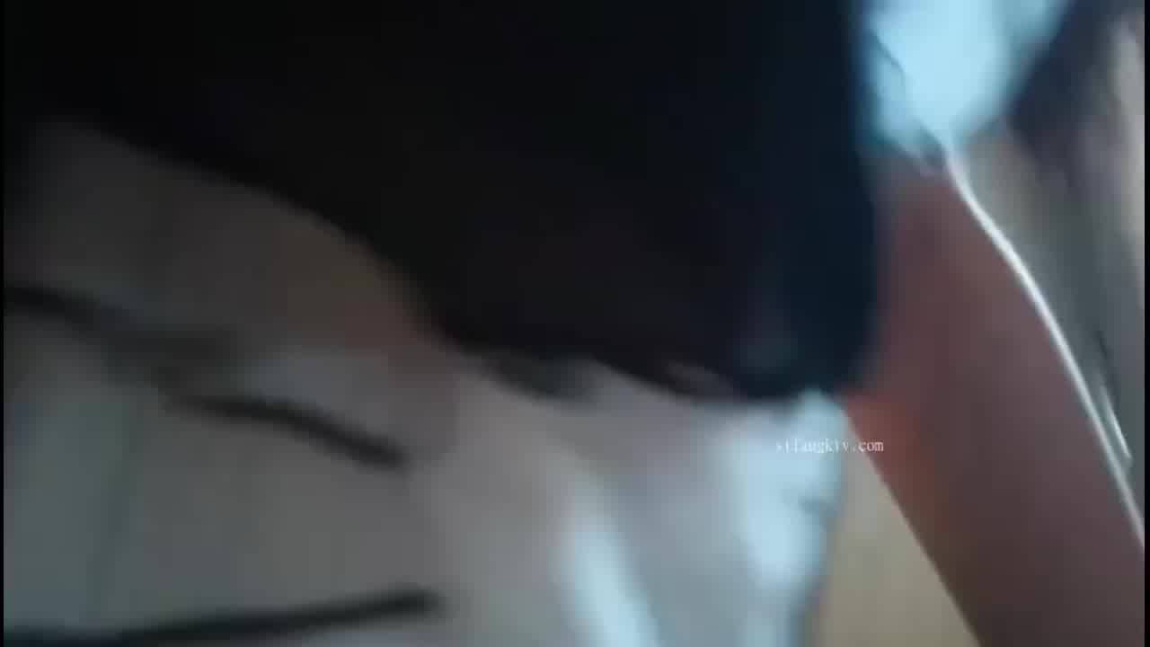  骚女友角色扮演女仆骑乘弄的我好痛 教训他让满满颜射 的剧照7