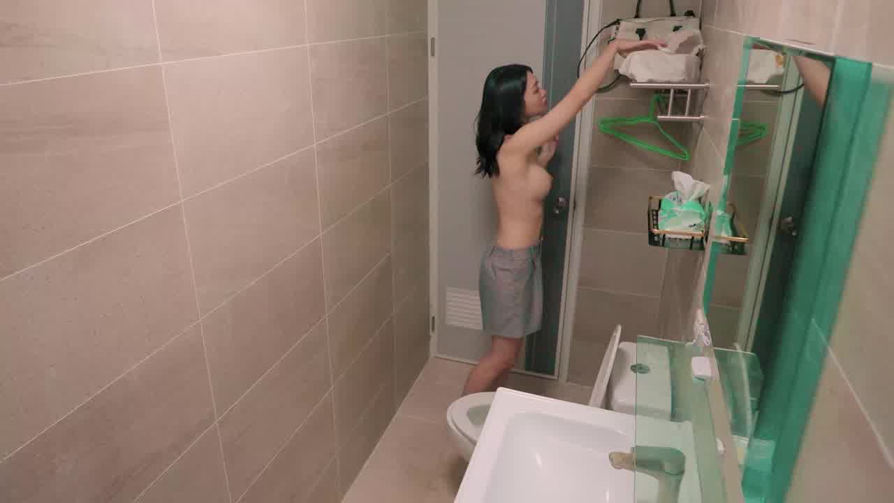  【大象传媒】休学女大生双飞4手连弹 的剧照7